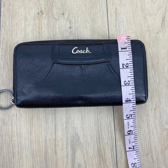 Coach Black Women's Wallet - Picture 8 of 9